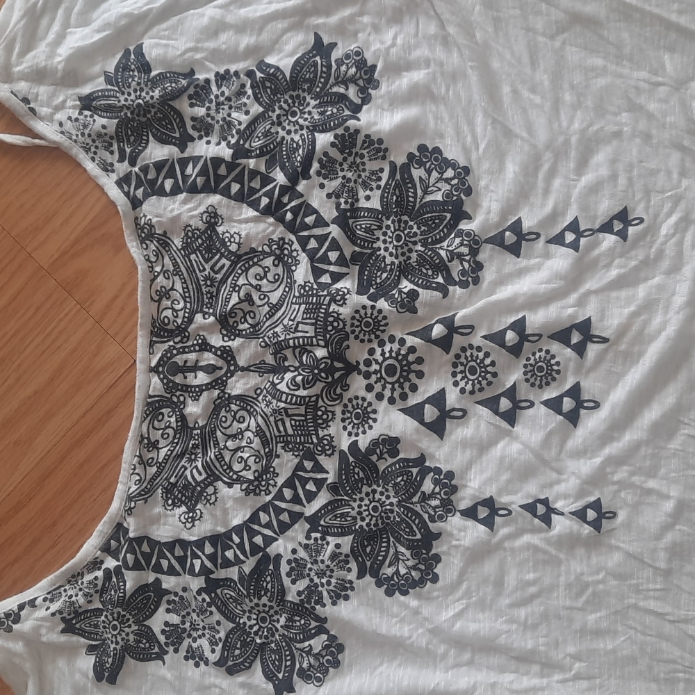 Tee‎ - Picture 3 of 5